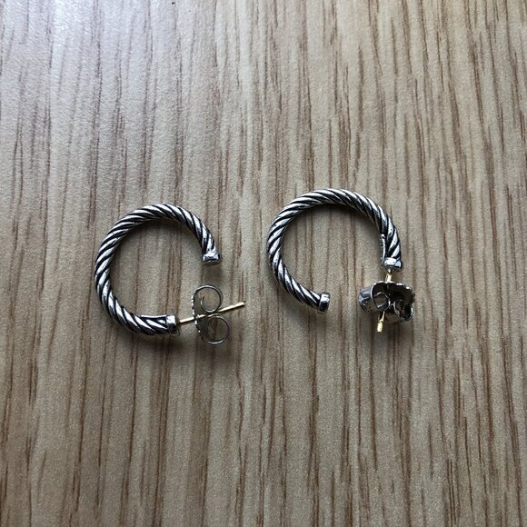 Amazing David Yurman Sculpted Cable Hoop Earrings in 925 Sterling Silver - Picture 3 of 8